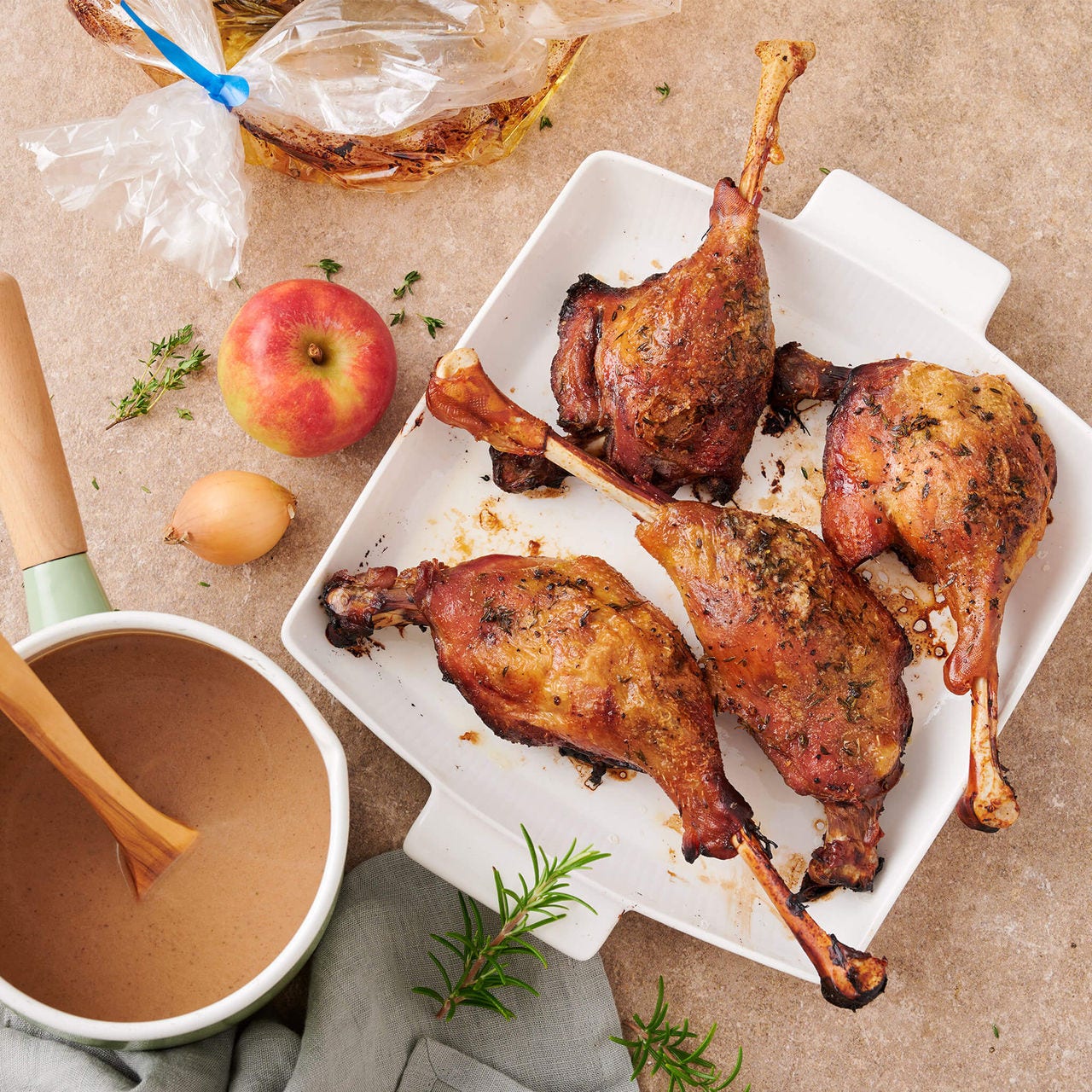 Gänsekeulen im Bratschlauch – Knusprige Haut, zartes Fleisch – würzig und einfach lecker!