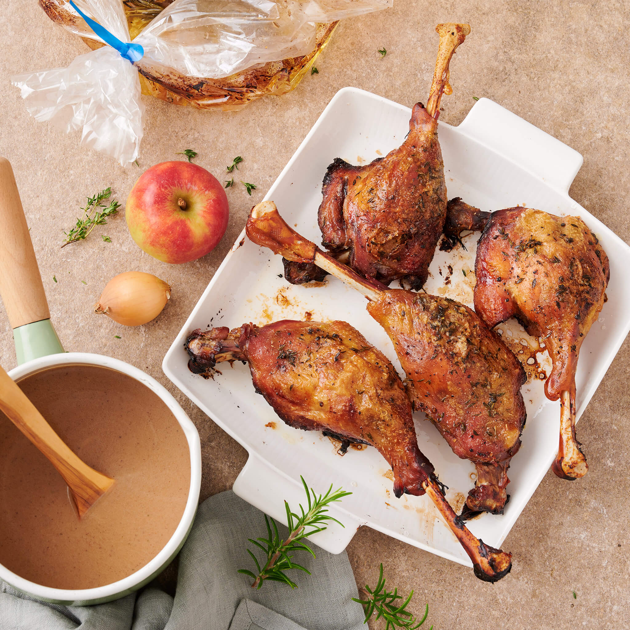 Gänsekeulen im Bratschlauch – Knusprige Haut, zartes Fleisch – würzig und einfach lecker!