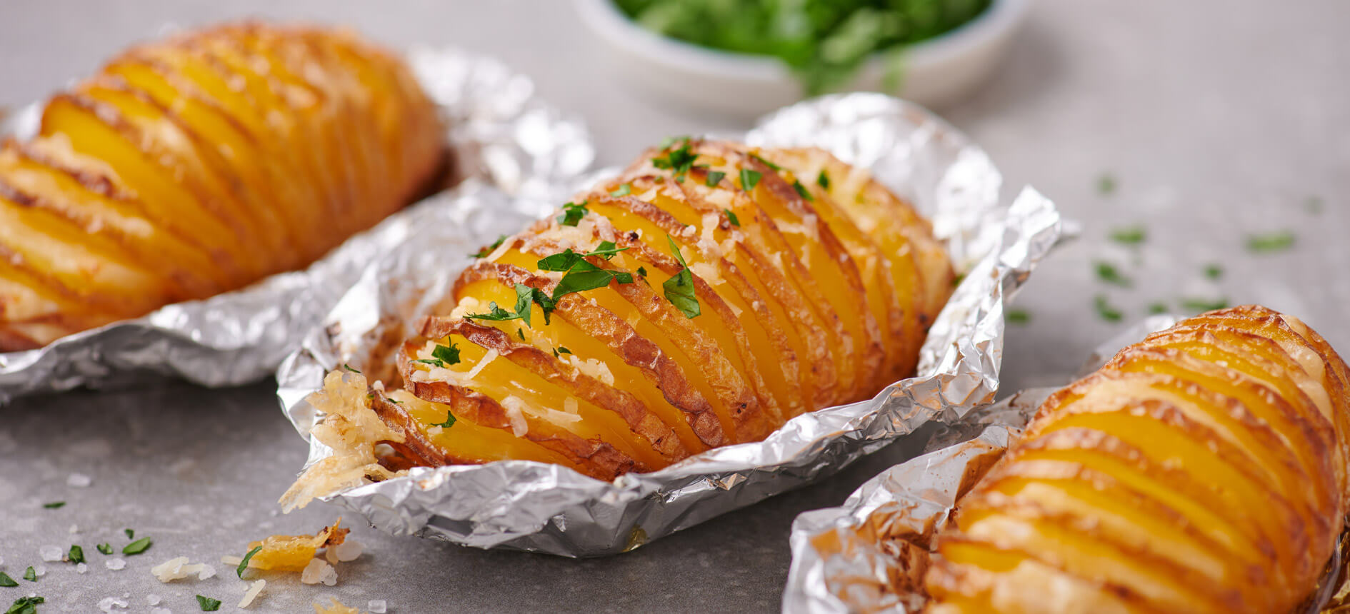 Hasselback Kartoffeln - Buttrige Fächerkartoffeln aus dem Ofen