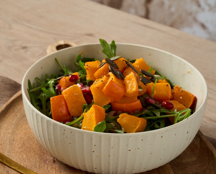 Herbstsalat mit Ofenkürbis – knackig, nahrhaft und voller Aroma