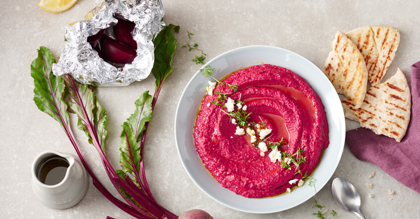 Rote Bete Hummus mit Rote Bete im Alu-Päckchen